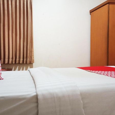 OYO 142 Hotel Al Furqon Syariah Palembang Exterior foto