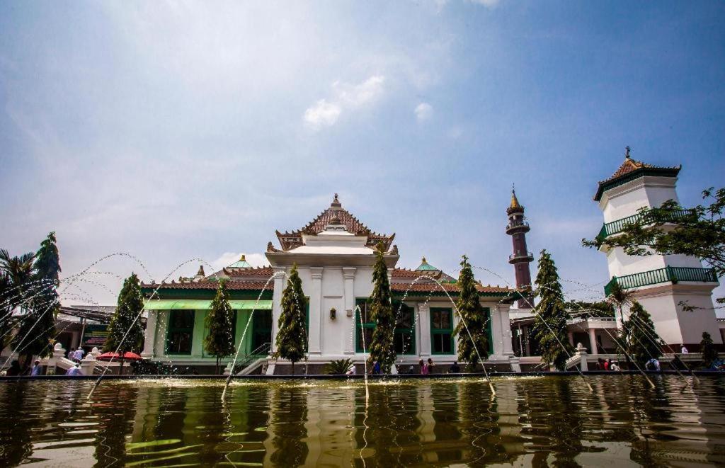 OYO 142 Hotel Al Furqon Syariah Palembang Exterior foto